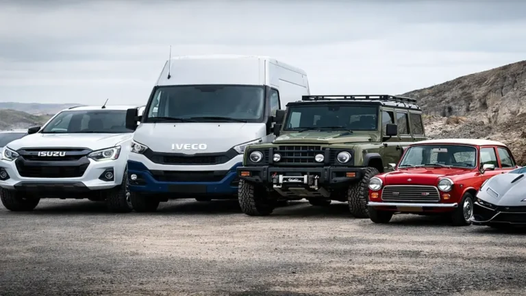 Alignement de véhicules utilitaires, 4x4 et voitures de marques automobiles commençant par la lettre I